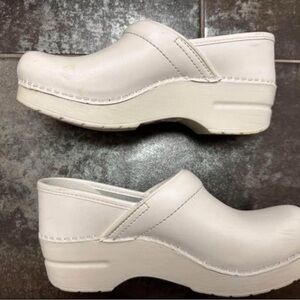 Dansko Professional Leather Clogs White Women's Comfort Shoe Size 37 U.S 6